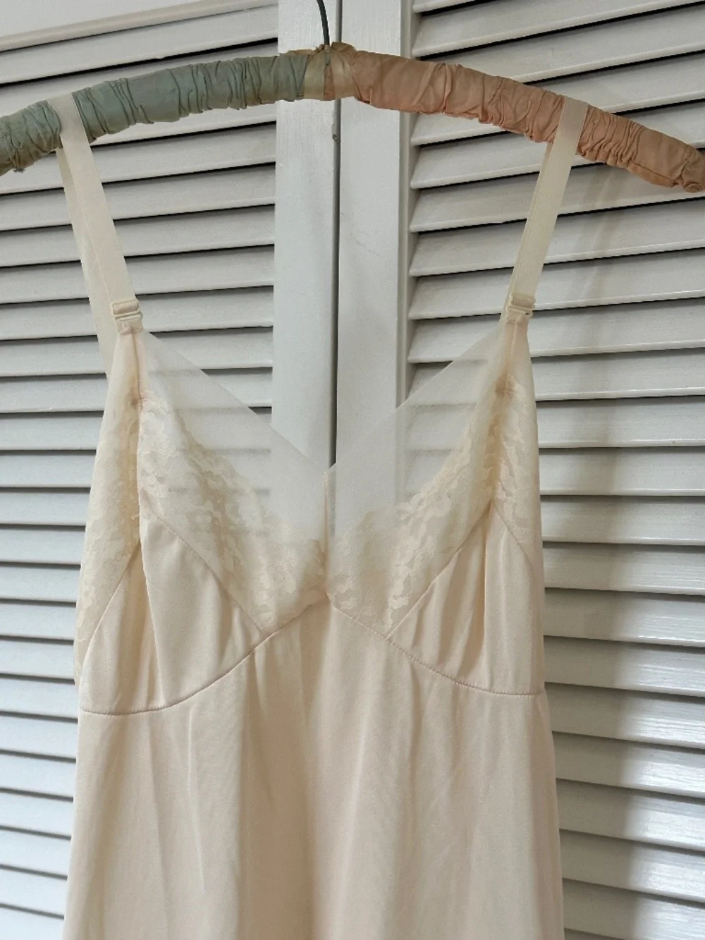 Vintage Full Slip Nylon Lace Beige Beautiful Smooth Comfortable - Picture 2 of 13